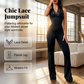 Elegant jumpsuit med spets, V-ringning och utsvängda ben